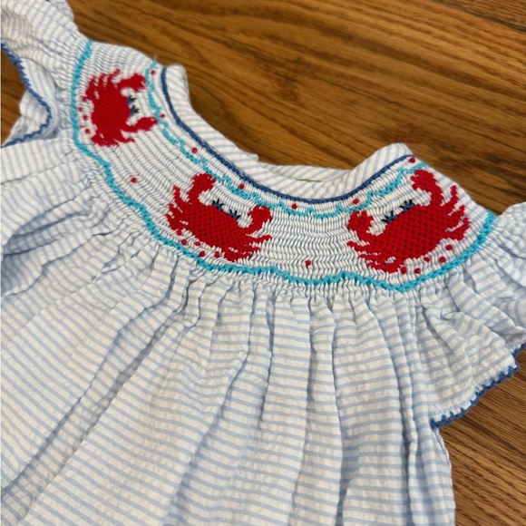 Classic Whimsy Smocked Seersucker Dress with Crabs size 24M - Picture 2 of 6